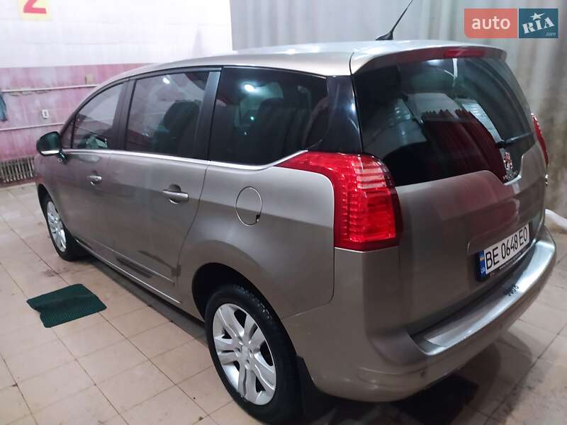 Микровэн Peugeot 5008 2015 в Южноукраинске