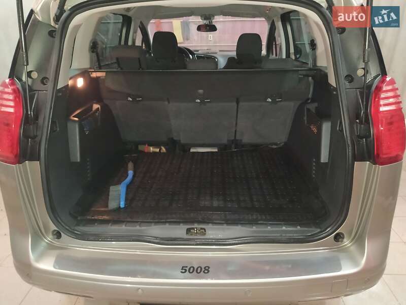 Микровэн Peugeot 5008 2015 в Южноукраинске