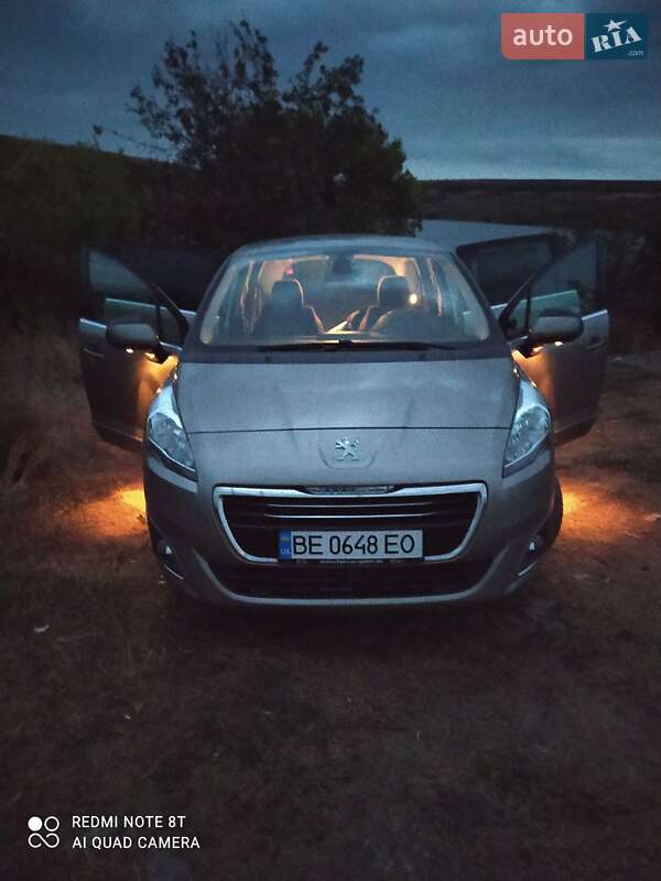 Микровэн Peugeot 5008 2015 в Южноукраинске
