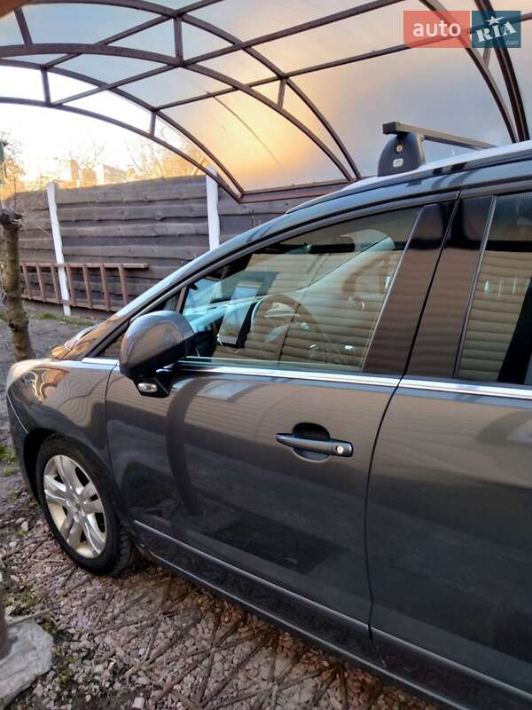 Микровэн Peugeot 5008 2011 в Чернигове