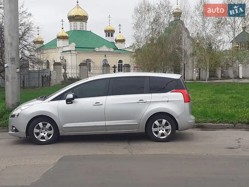 Peugeot 5008