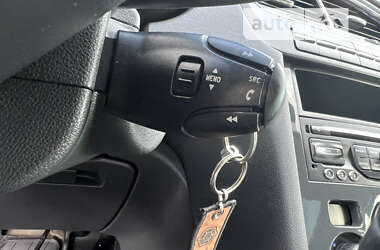 Микровэн Peugeot 5008 2013 в 