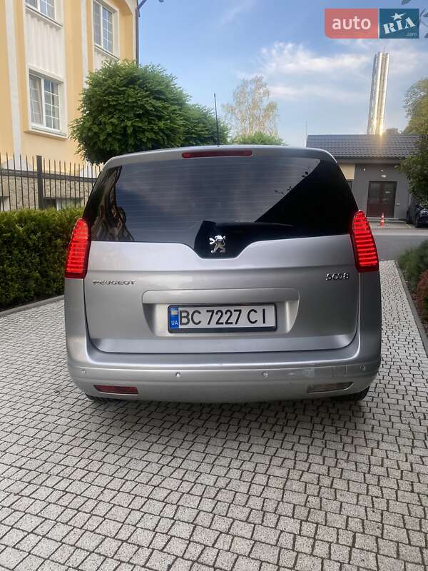 Мікровен Peugeot 5008 2011 в Стрию