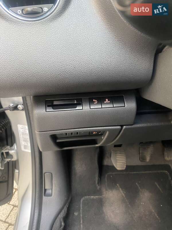 Мікровен Peugeot 5008 2011 в Стрию