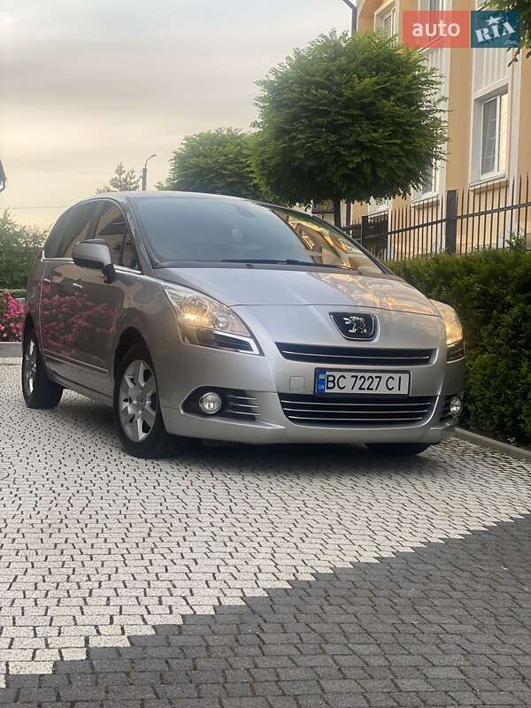 Мікровен Peugeot 5008 2011 в Стрию