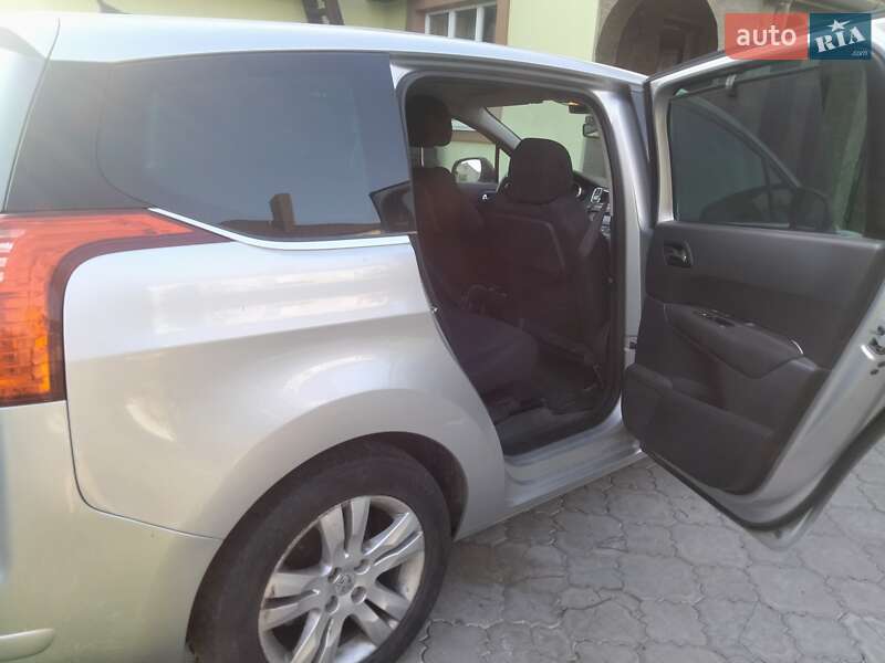 Мікровен Peugeot 5008 2011 в Дубні