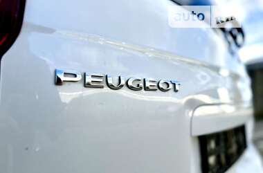 Мікровен Peugeot 5008 2010 в Стрию
