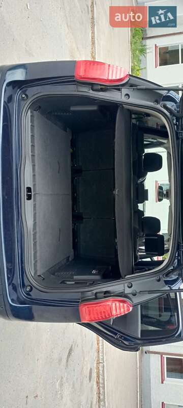 Мікровен Peugeot 5008 2011 в Звягелі