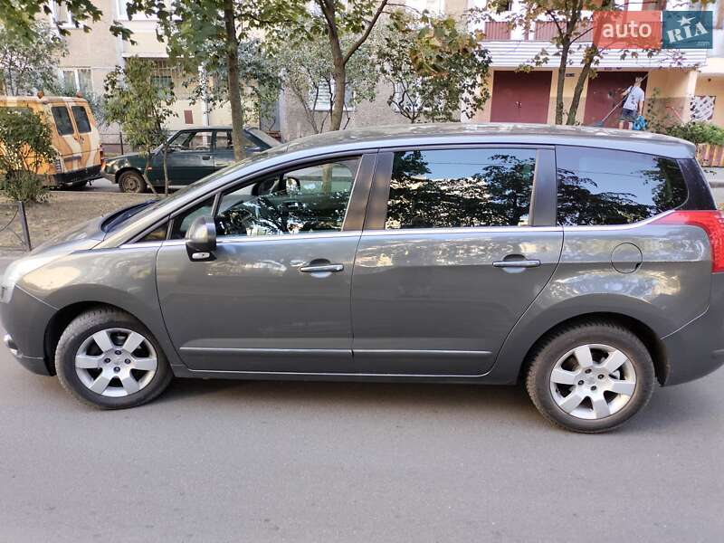 Микровэн Peugeot 5008 2013 в Киеве