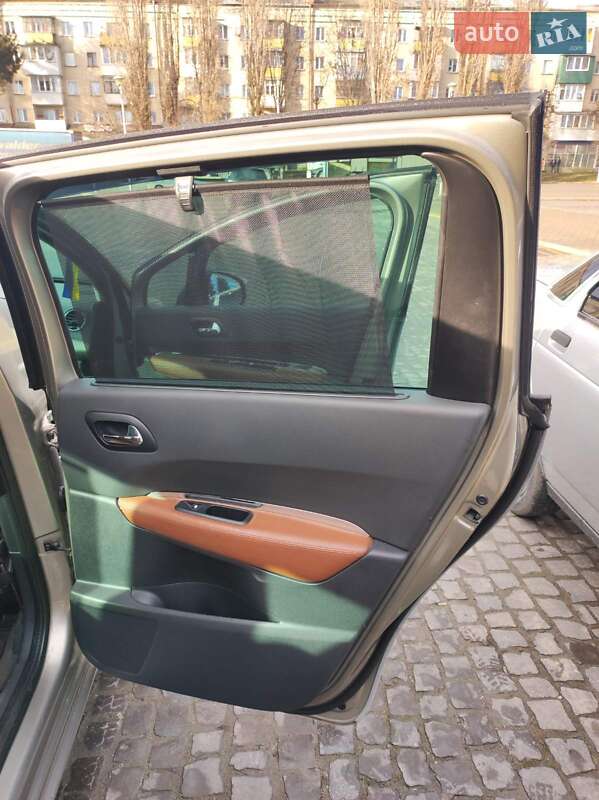 Мікровен Peugeot 5008 2013 в Кам'янець-Подільському