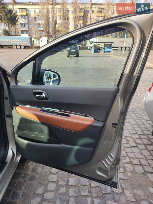 Мікровен Peugeot 5008 2013 в Кам'янець-Подільському