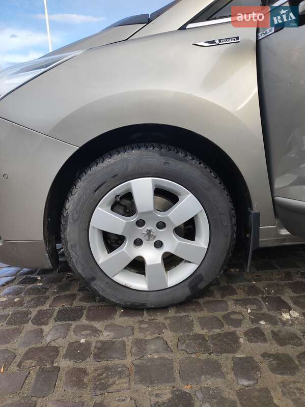 Мікровен Peugeot 5008 2013 в Кам'янець-Подільському