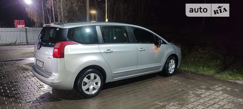 Микровэн Peugeot 5008 2010 в Самборе