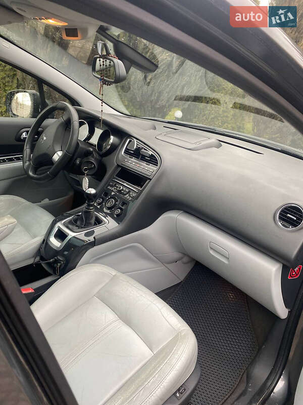 Мікровен Peugeot 5008 2010 в Самборі