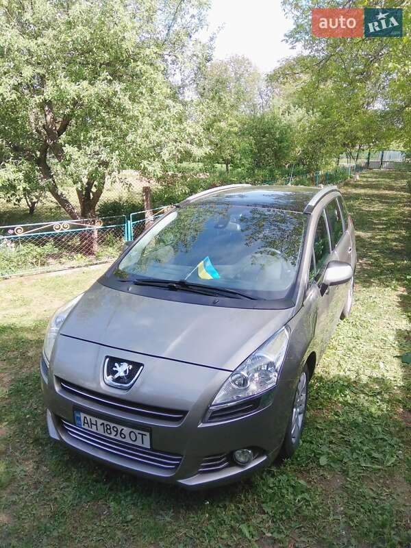 Микровэн Peugeot 5008 2011 в Киеве