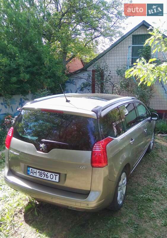 Микровэн Peugeot 5008 2011 в Киеве