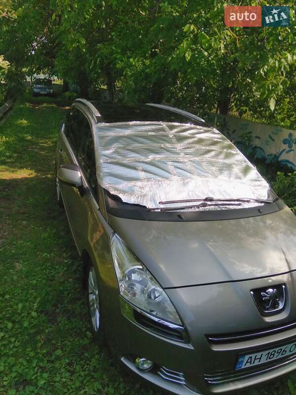 Микровэн Peugeot 5008 2011 в Киеве