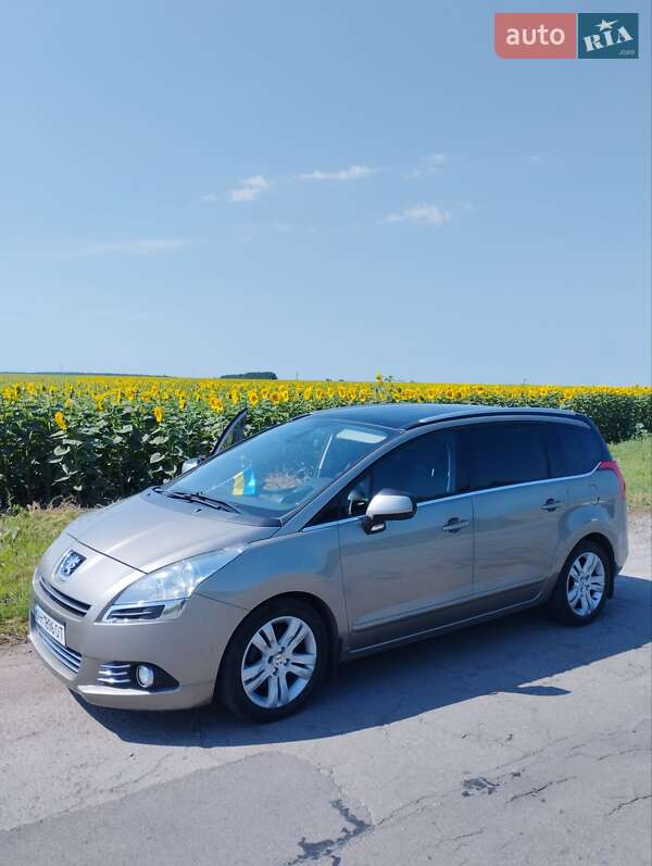 Микровэн Peugeot 5008 2011 в Киеве
