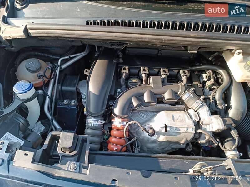 Мікровен Peugeot 5008 2010 в Братському