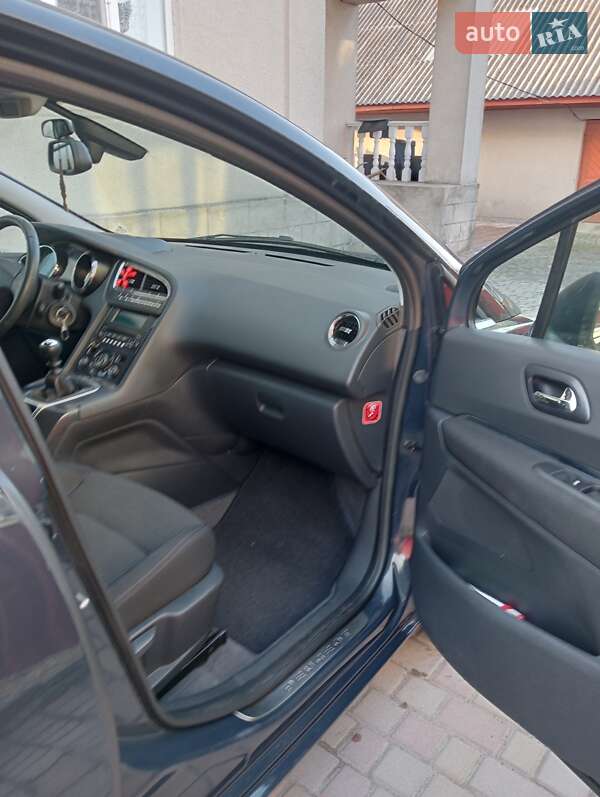 Мікровен Peugeot 5008 2011 в Рівному