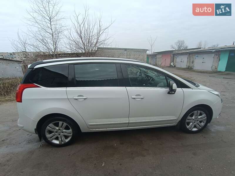 Микровэн Peugeot 5008 2011 в Светловодске
