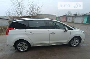 Микровэн Peugeot 5008 2011 в Светловодске