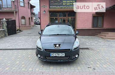 Микровэн Peugeot 5008 2011 в Сваляве