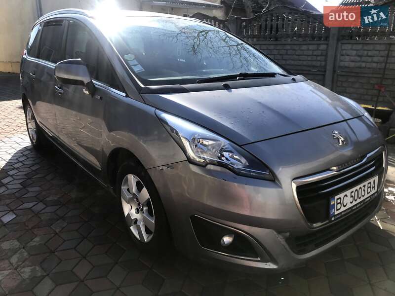 Микровэн Peugeot 5008 2015 в Львове