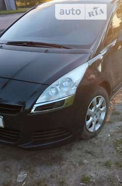 Мікровен Peugeot 5008 2011 в Стрию