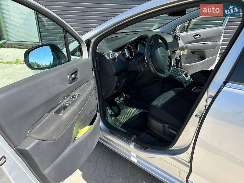 Мікровен Peugeot 5008 2011 в Самборі