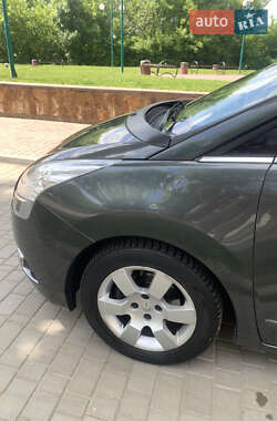 Микровэн Peugeot 5008 2013 в 