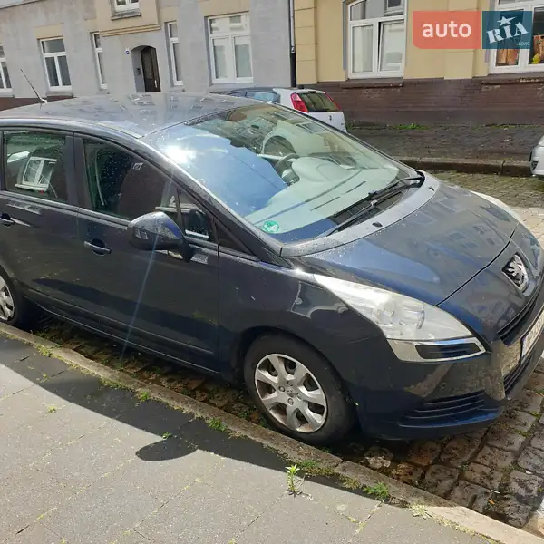 Peugeot 5008 2011