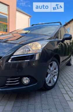 Мікровен Peugeot 5008 2011 в Стрию