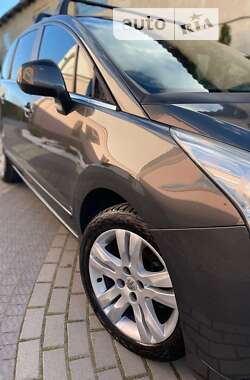 Мікровен Peugeot 5008 2011 в Стрию