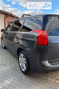 Мікровен Peugeot 5008 2011 в Стрию