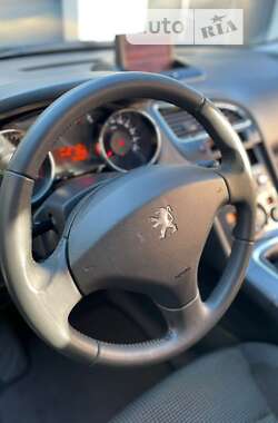 Мікровен Peugeot 5008 2011 в Стрию