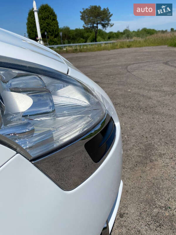 Микровэн Peugeot 5008 2013 в Львове