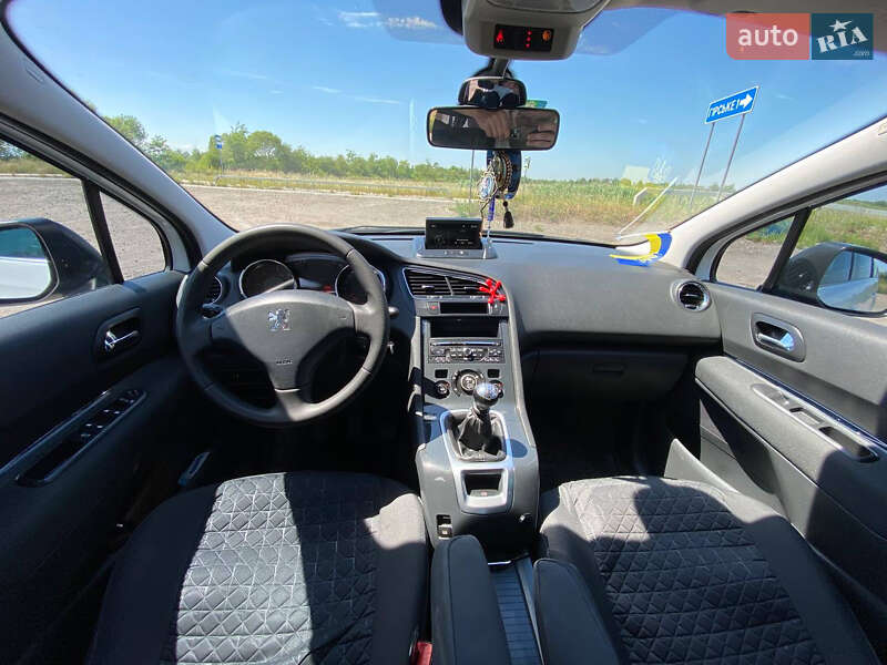 Микровэн Peugeot 5008 2013 в Львове