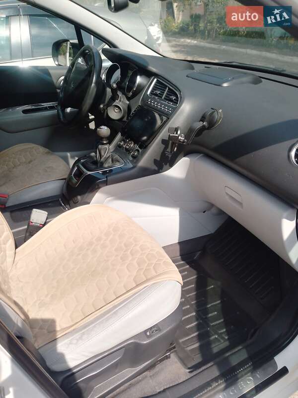 Микровэн Peugeot 5008 2010 в Харькове