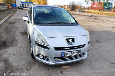 Микровэн Peugeot 5008 2010 в Остроге