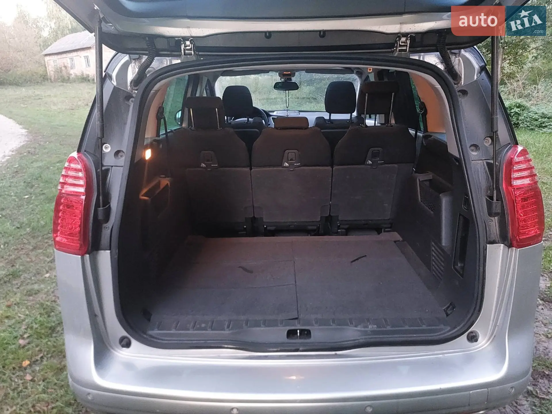 2011 Peugeot 5008 - мініатюра 10