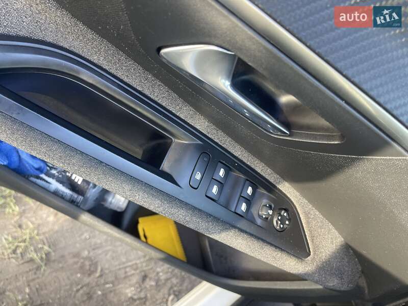 Позашляховик / Кросовер Peugeot 5008 2018 в Золочеві