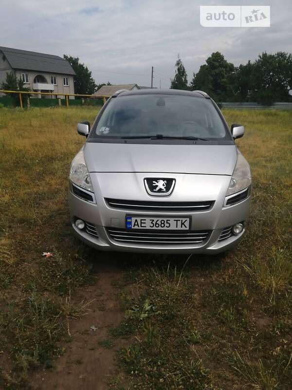 Микровэн Peugeot 5008 2010 в 