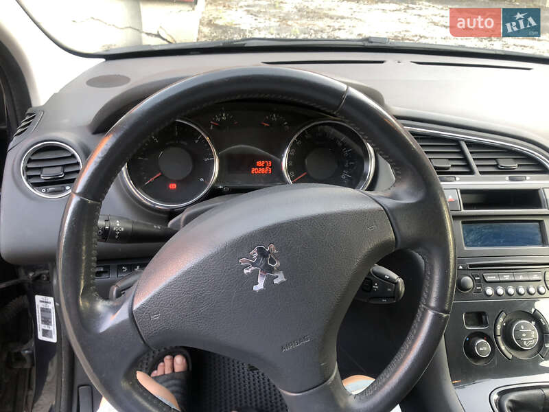 Мікровен Peugeot 5008 2011 в Трускавці