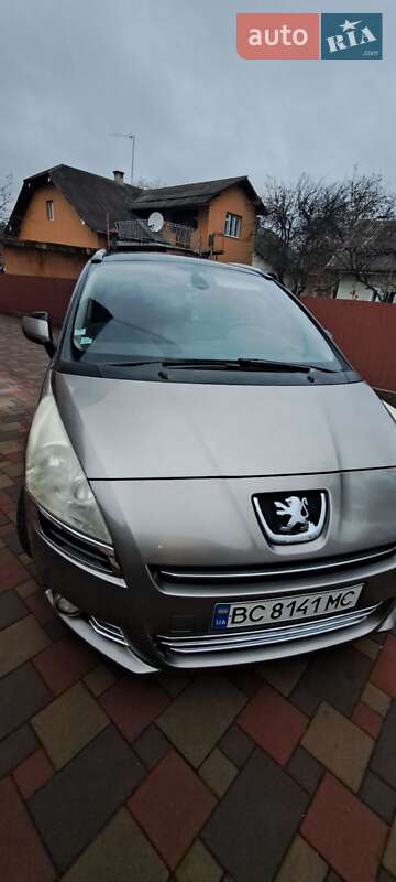 Мікровен Peugeot 5008 2012 в Стрию