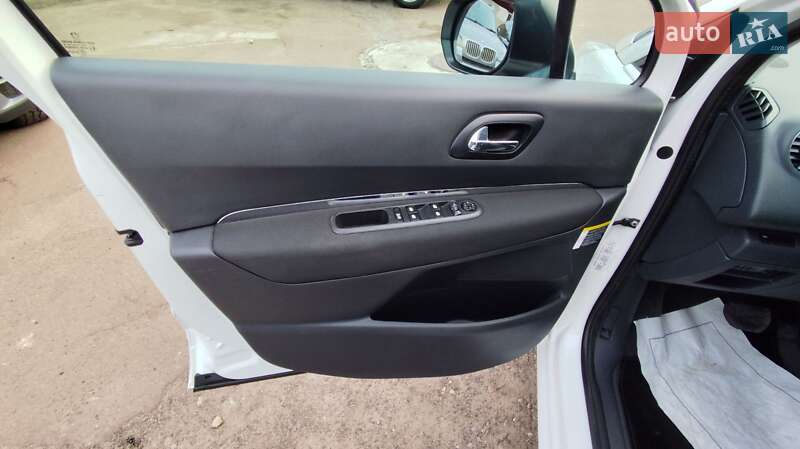 Микровэн Peugeot 5008 2011 в Чернигове