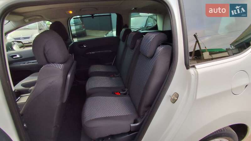 Микровэн Peugeot 5008 2011 в Чернигове