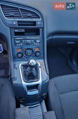 Микровэн Peugeot 5008 2011 в 