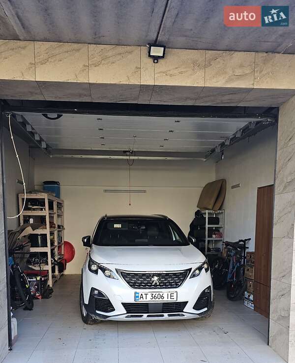 Позашляховик / Кросовер Peugeot 5008 2018 в Калуші