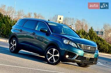 Внедорожник / Кроссовер Peugeot 5008 2019 в Киеве